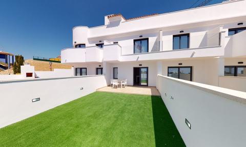  New townhouse in Benidorm with sea views.