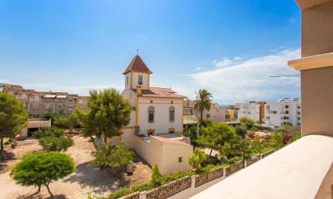 New complex in Santa Pola 150 m. from the sea