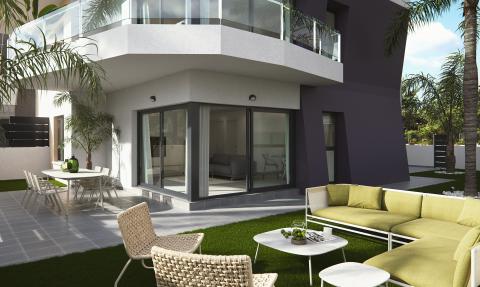 Apartment near Mil Palmeras beach with large plot, latest offer!