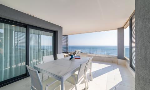 Apartments on the 1st line of the sea in the new complex POSIDONIA with 3 bedrooms