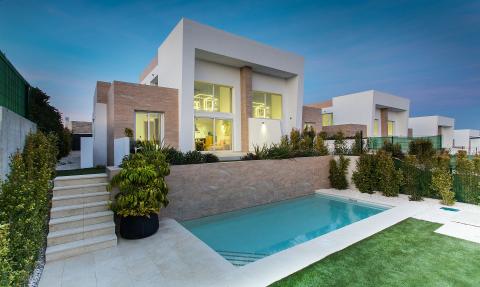 Lovely townhouse with private pool