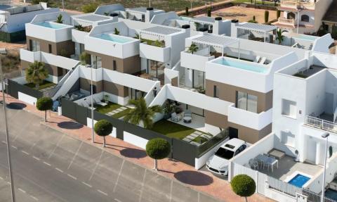 Bungalow with private pool, terrace and garden