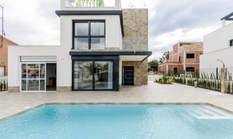 Nueva villa en La Manga del Mar Menor cerca del mar