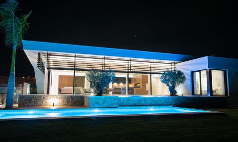 Luxury key ready villa in Las Colinas 