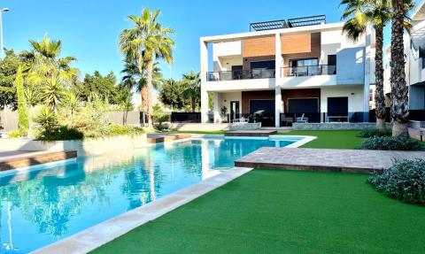 Ground floor bungalow with 2 bedrooms in El Raso