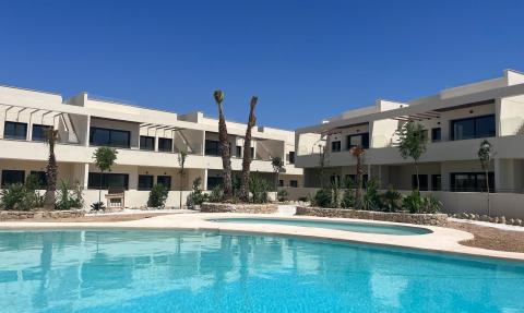 Nueva promoción de bungalows en Torrevieja al lado de la playa