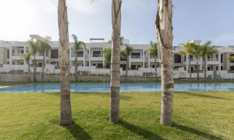  Apartamento de 3 habitaciones con solarium privado en Torrevieja, Los Balcones