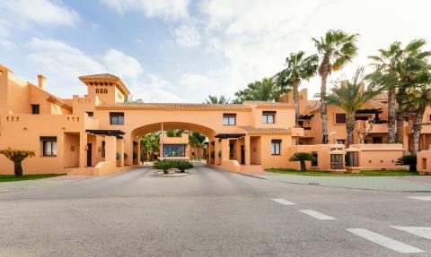 Duplex with 3 bedrooms in a beach club on the first line of the sea