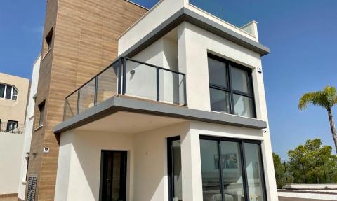 Preciosa villa llave en mano con vistas al mar y al lago