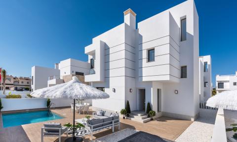 Modern villa in an elite urbanization with 4 bedrooms