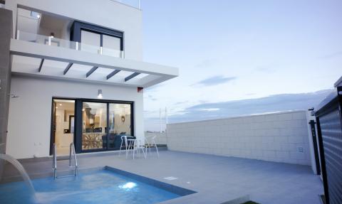 New villa with private pool in Orihuela Costa
