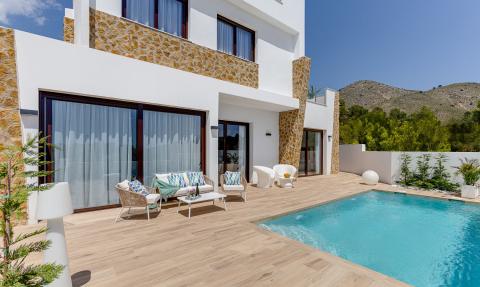 Villa in Finestrat with a large plot of 421m2 with three bedrooms and beautiful views