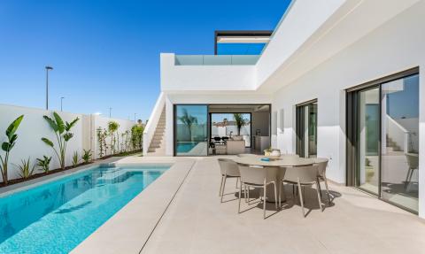 Villa con amplio solárium en Los Alcázares, Serena Golf